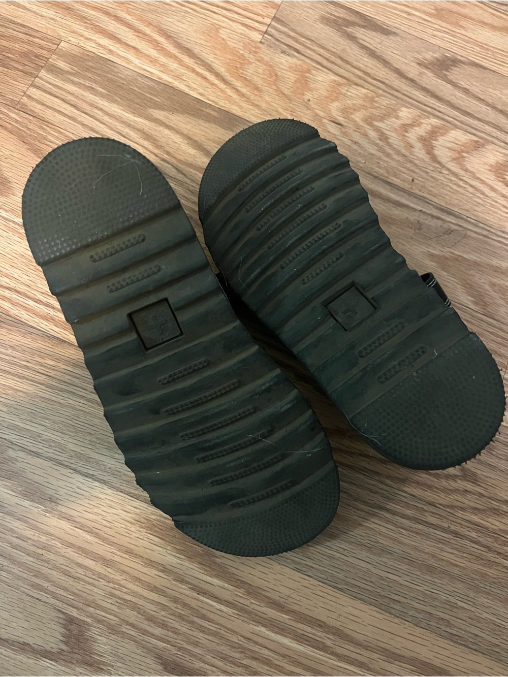 Dr. Martins Harlowe Heart Sandals - Picture 6 of 6